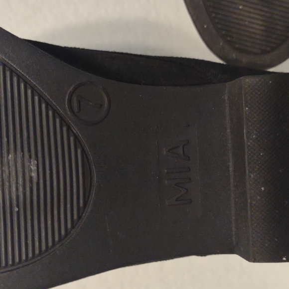 MIA bootie in black suede leather upper. Size 7M - Picture 7 of 11